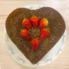 Torta de Chocolate Modelo Corazón con fresas en el centro